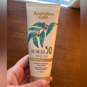 Australian Gold
Botanical Tinted Face BB Cream SPF 50